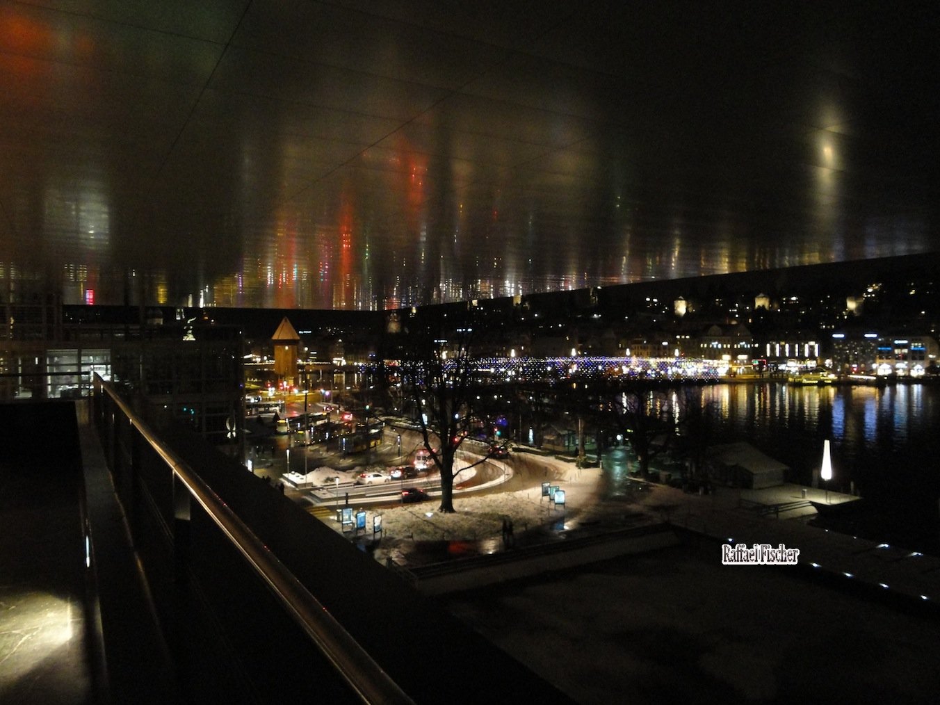 Luzern bei Nacht unter dem KKL-Dach