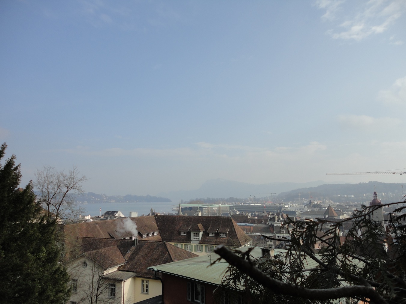 Luzern von oben: Wasserturm, KKL und See